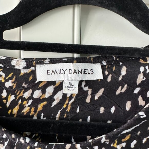 Black, gold and white woman's top - Picture 3 of 3